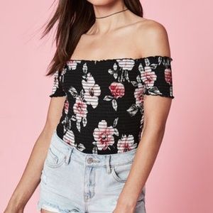 🌺 Off the Shoulder - Floral Top - Size S 🌺